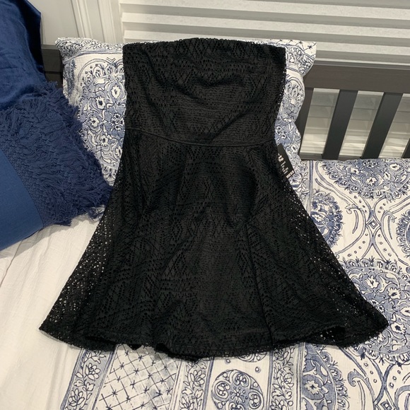 EXPRESS Lacy Tube Dress (Black) (Medium) - Picture 4 of 6